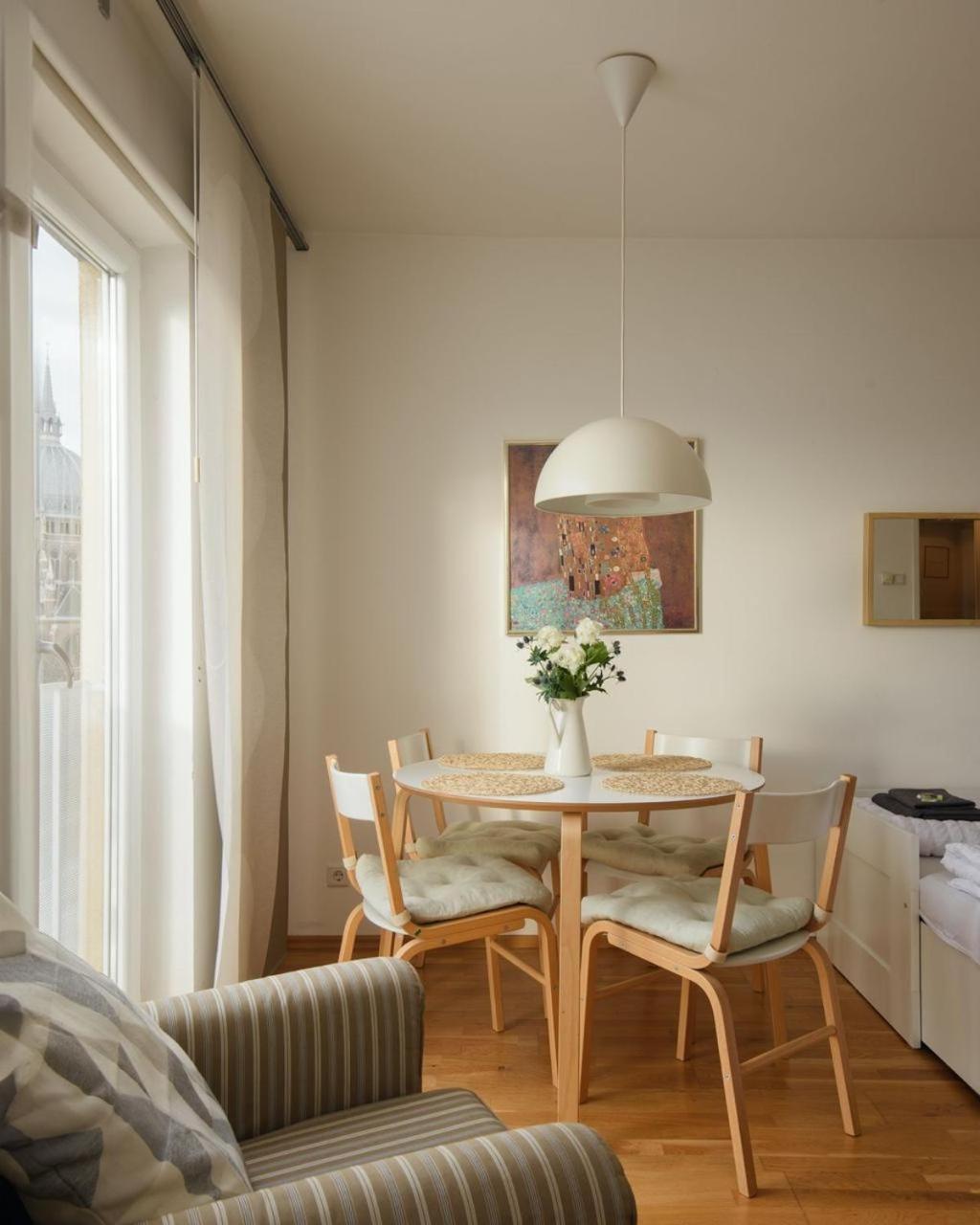 Modern In Prime Location Apartment Wien